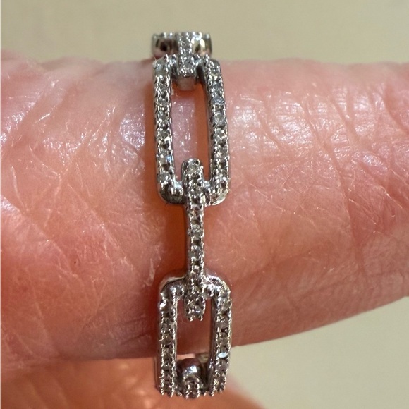 Beautiful 14k White Gold Diamond Chain Link Ring - Picture 5 of 10